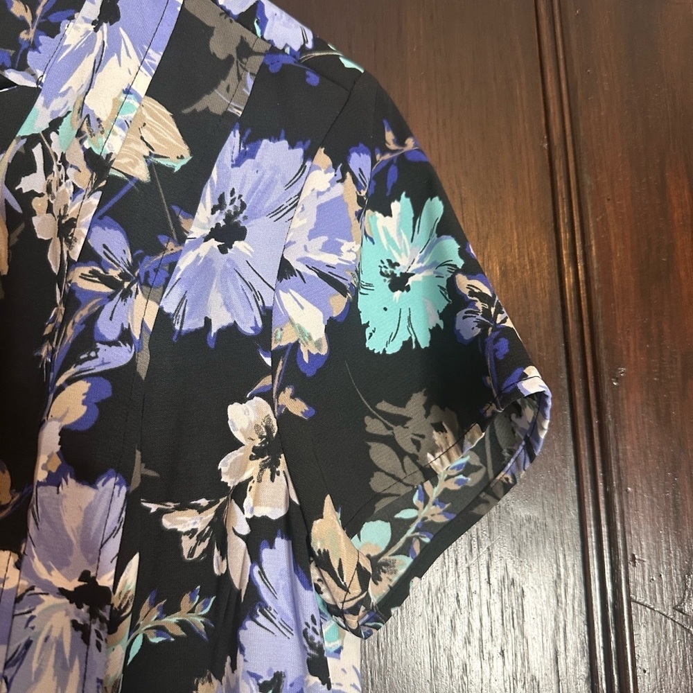 5/$25 😻 212 Collection Floral Women's Top - Black and Blue - Picture 4 of 7